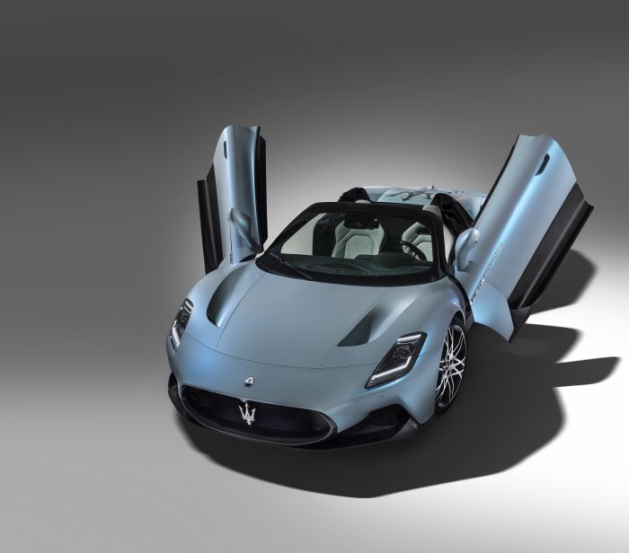 承襲賽車血統與風競速 Maserati全新MC20 Cielo敞篷超跑問世
