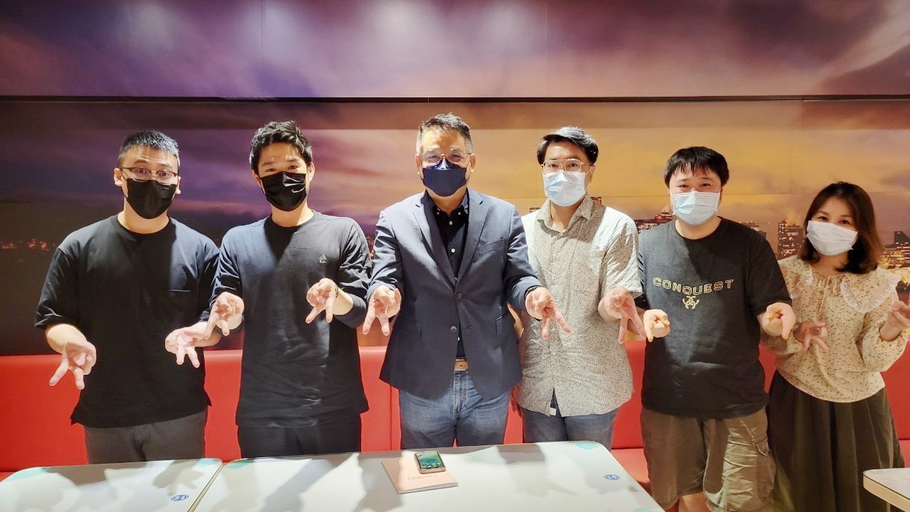 林耕仁舉辦青創座談 與青年交流創業甘苦