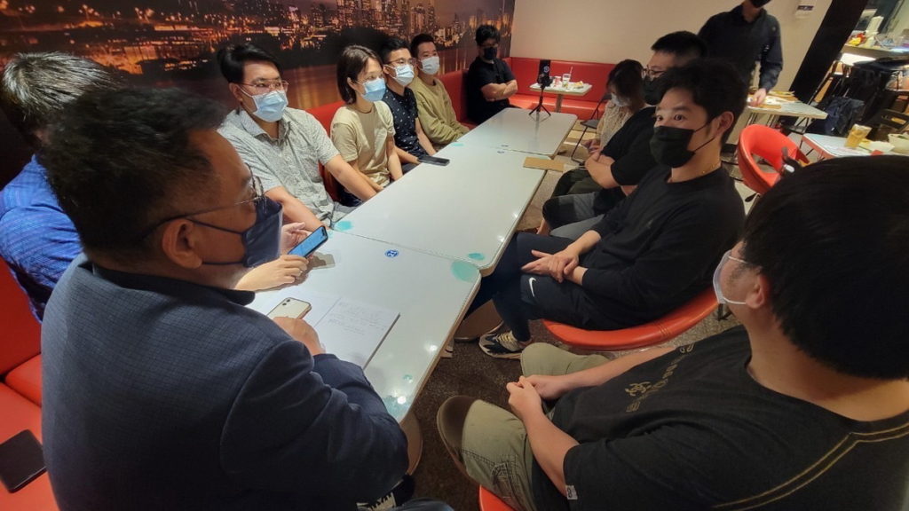 林耕仁端出青創政策與配套，允諾當上市長將成為青年最強後盾。（圖：翻攝自林耕仁臉書）
