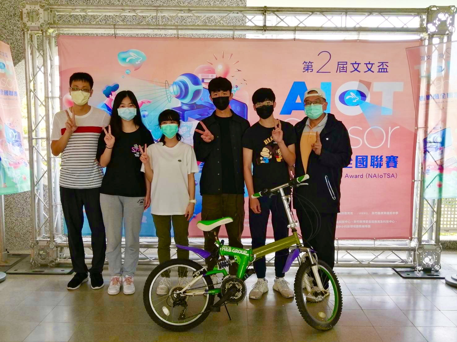 二信高中電機科研發腳踏車互動式裝置鼓勵運動提升防疫力