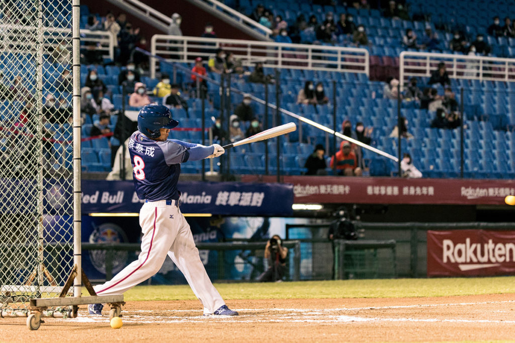 第三屆Red Bull Batting Mania決賽將重返紅土,今年首度與中職明星賽合作,將於731在臺中洲際棒球場舉行