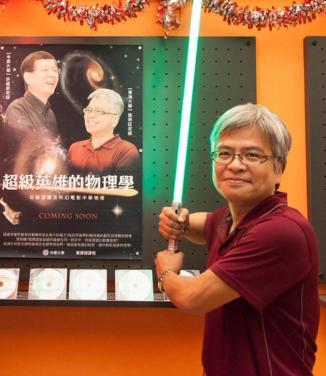 東海應用物理系教授施奇廷 榮獲大專校院教師媒體素養教案設計競賽第二名