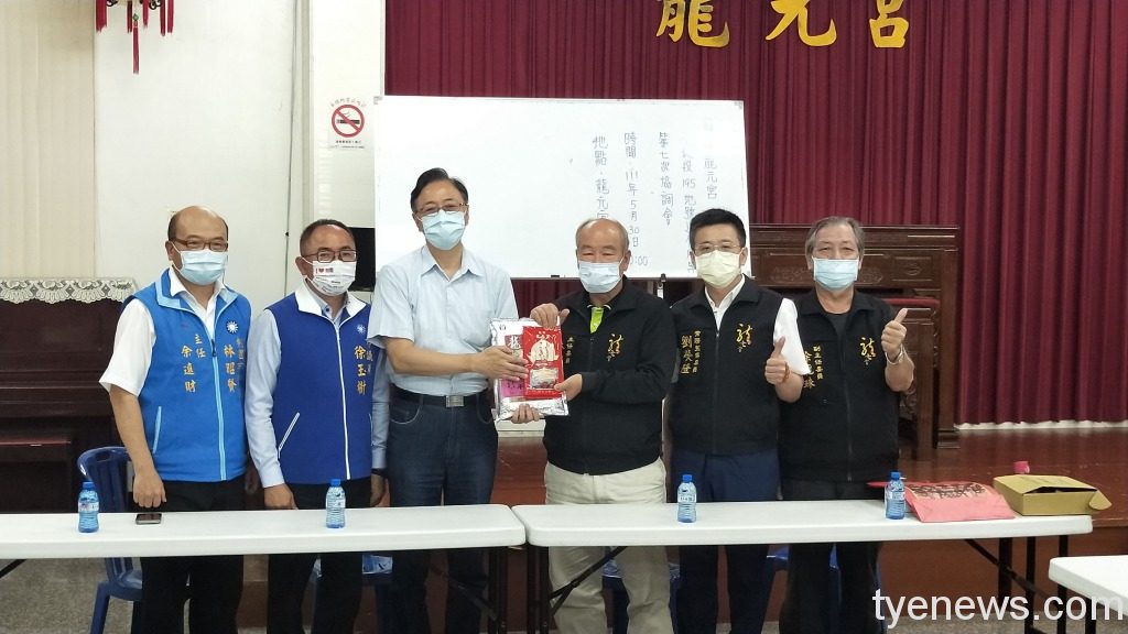 張善政赴龍元宮參拜 龍潭出發參選起手式 19 1615852
