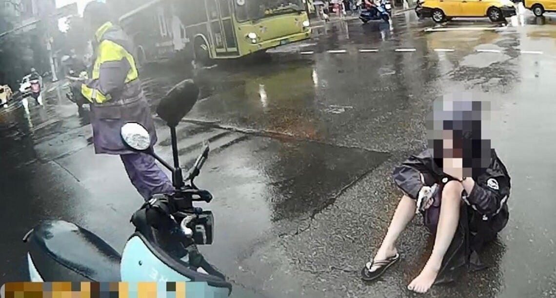 可以扶我嗎？ 保大暖警「交通快打」急救援  保護民眾化解危機