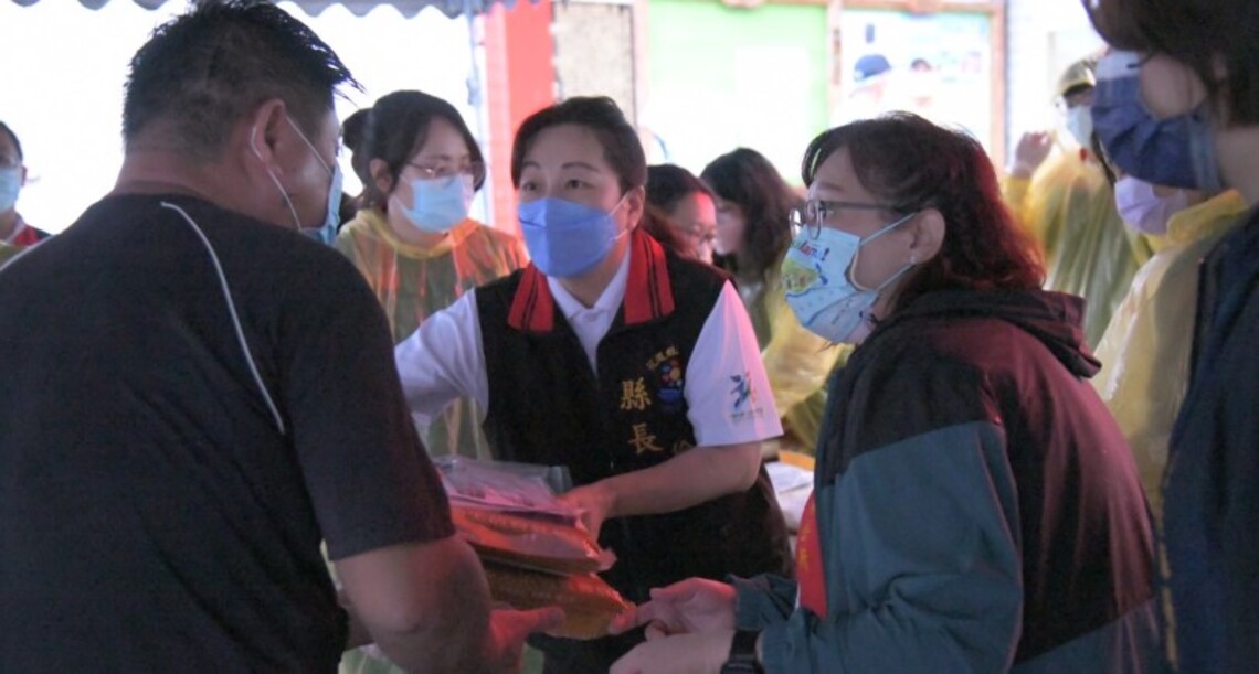 端午佳節將至 徐榛蔚前往豐濱鄉發放端午生活物資
