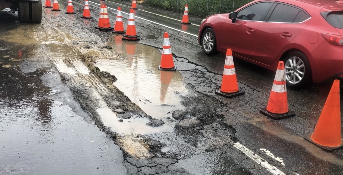 ▲西濱工程處已修復台61線後龍至白沙屯段坑洞,維持端午節行車道路順暢 (圖/苗栗縣警察局 提供)