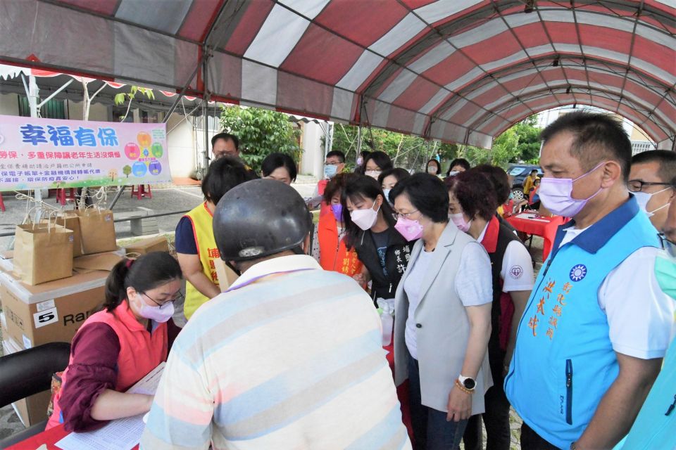 彰化發送首批快篩 行動不便、獨居長輩、遊民將由專人親送