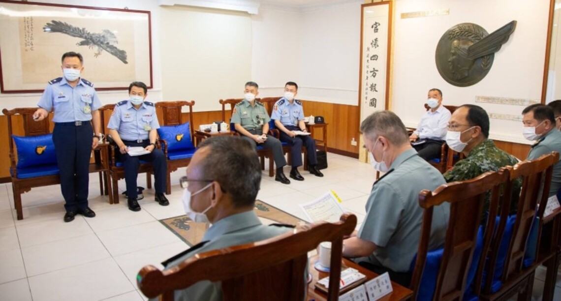 國防部長邱國正聽取「0531」專案簡報    指示全力協助家屬處理後續事宜，徹底釐清肇因，通盤檢討