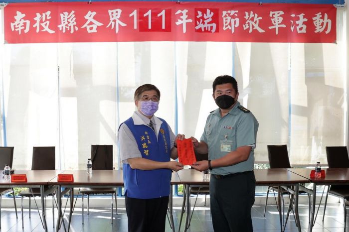端午節前夕 南投縣秘書長致贈加菜金感謝國軍防疫辛勞 　　