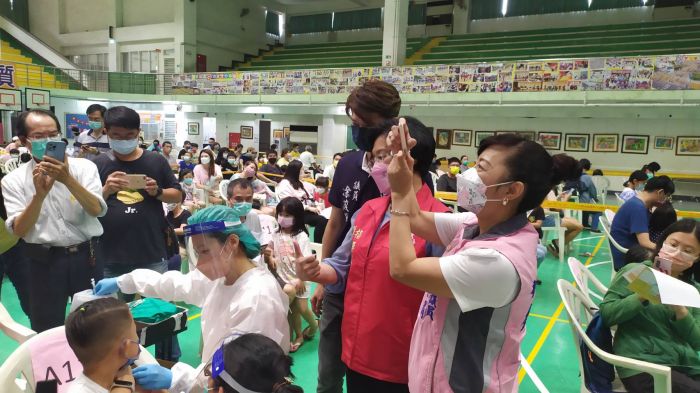 確診數進入高原期 彰化縣5-6歲幼童BNT疫苗開打 高中以下視訊上課再延一週