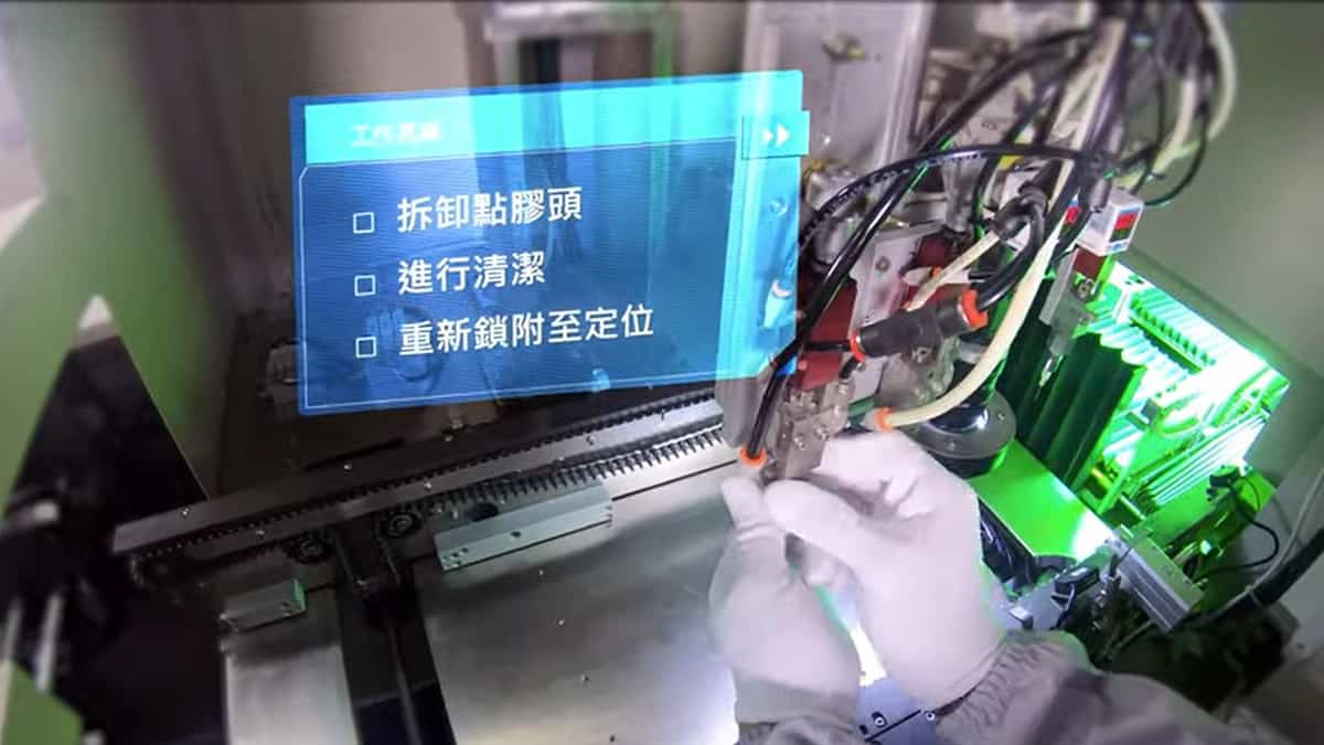 1200-HoloLens-03