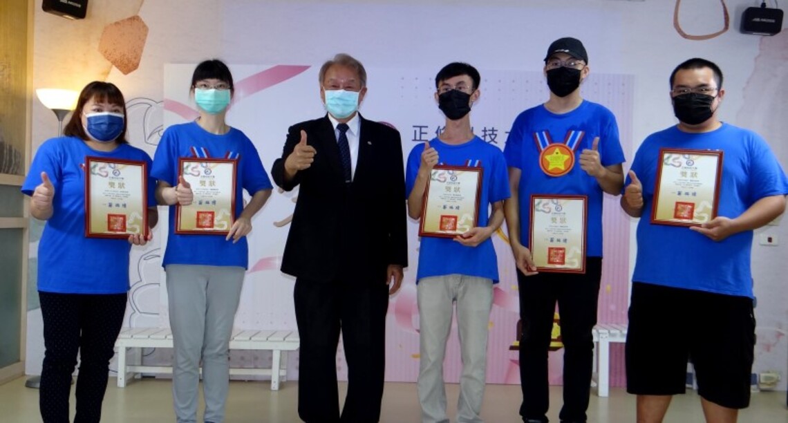 正修圓夢巨人走進社區 發揮專長關懷弱勢長者