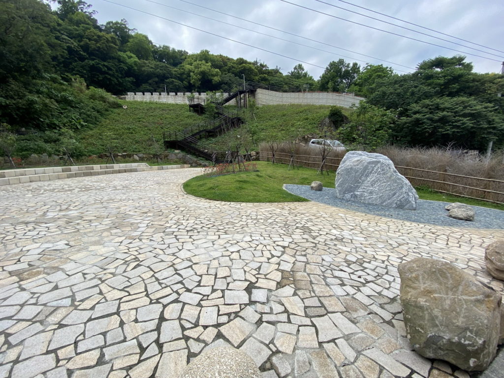 入口廣場及公共平面停車場