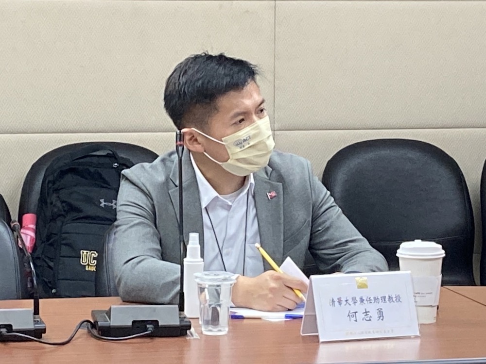 疫情仍嚴峻 孩童成高風險群 國政基金會:停止與病毒共存的幻想 35 清華大學兼任助理教授、文傳會副主委何志勇。