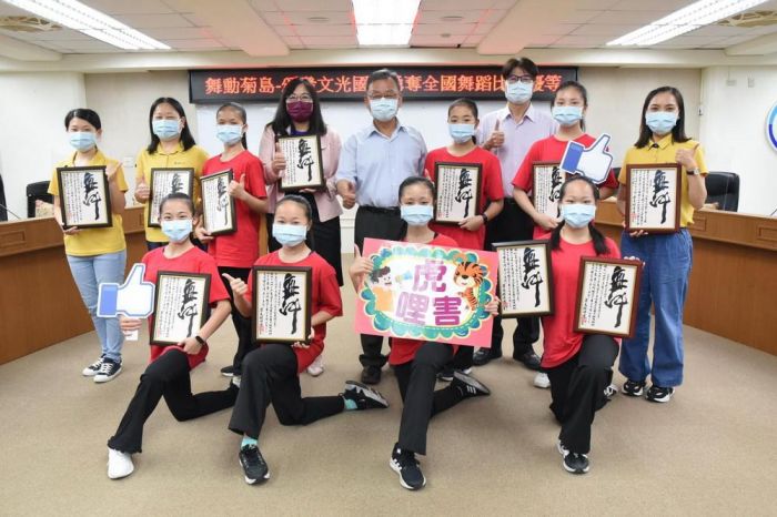 賴峰偉表揚文光國中勇奪全國舞蹈比賽榮獲優等