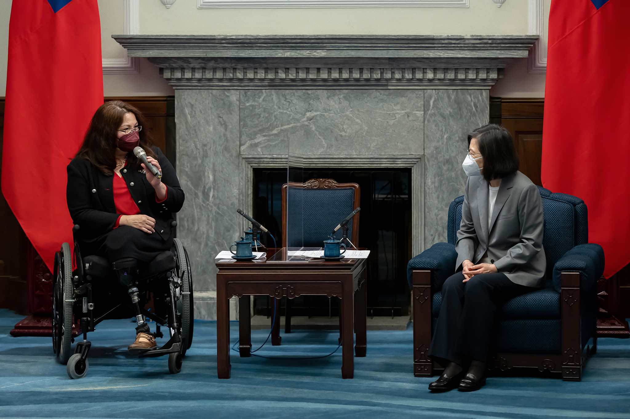 連讀稿都會讀錯! 蔡英文見美參議員竟說:台美對「烏克蘭」經濟制裁