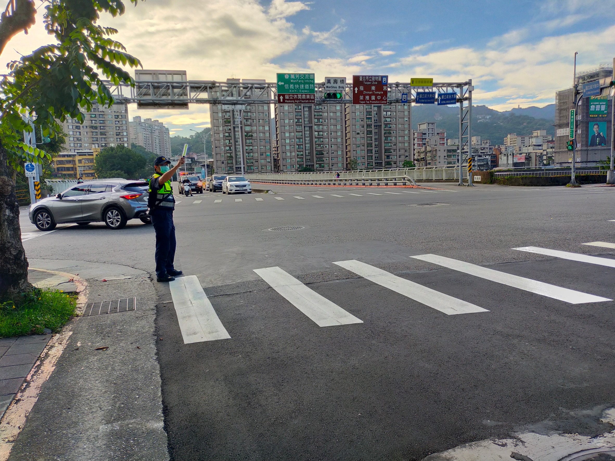 圖片說明:文山一分局於端午連假前加強交通疏導措施。(記者趙靜姸翻攝)