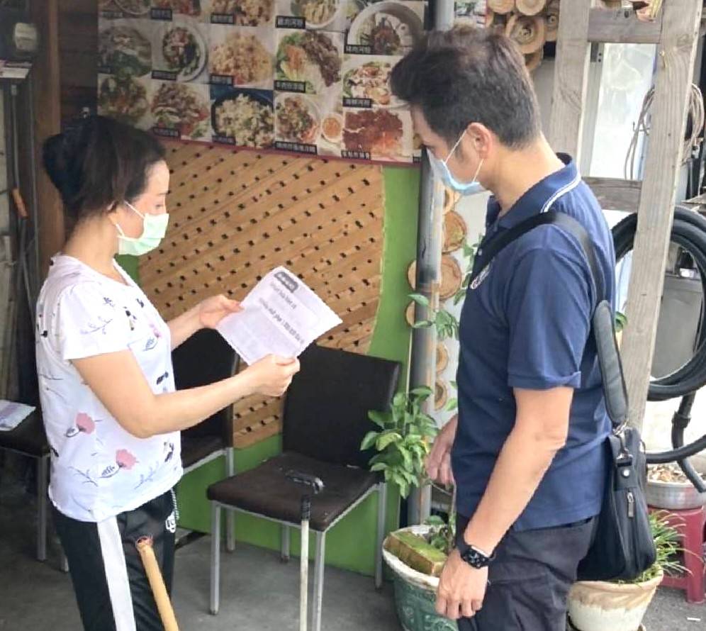 臺東縣專勤隊實地拜訪新住民經營小吃店及商家,加強宣導農委會最新公告罰則