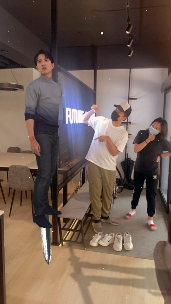 搭配AR劇場推出兩款IG濾鏡,圖為「飛劍款」,可和踩著飛劍登場的蕭練一起合影。