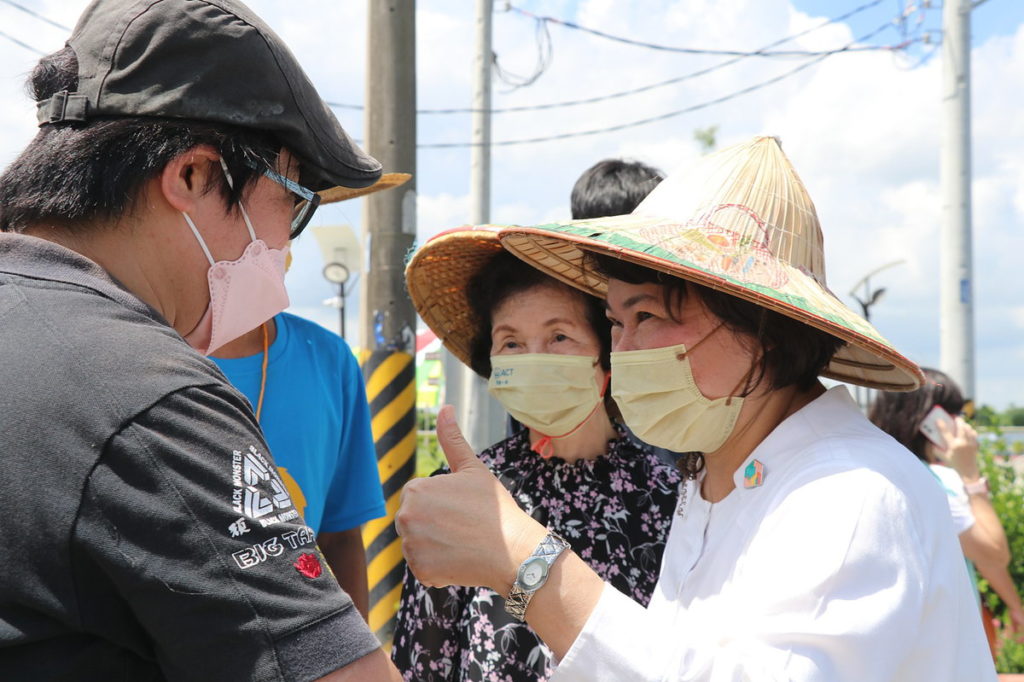  市長逛攤位