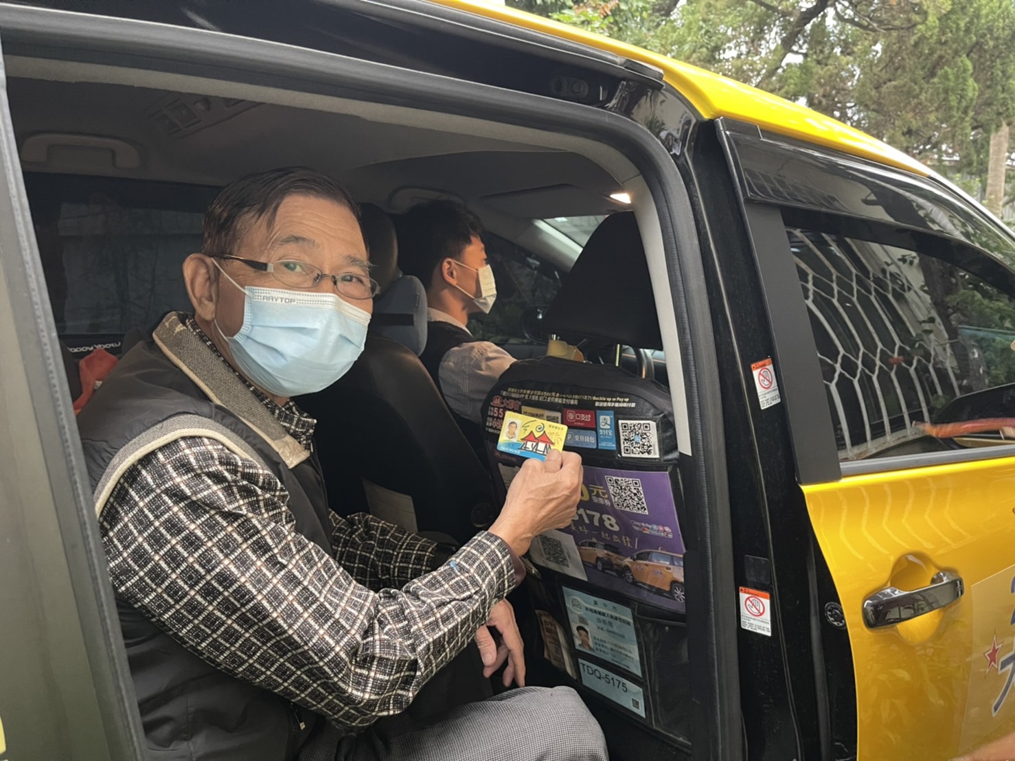 圖片說明:中市敬老愛心卡補助提高獲肯定,搭計程車人次大幅提升。(記者謝榮浤翻攝)