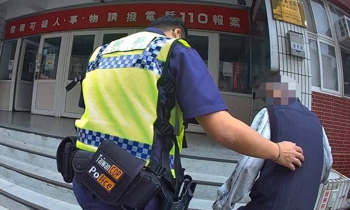 輕微失智9旬老翁連續走失 竹南警發揮愛心馳援協助返家