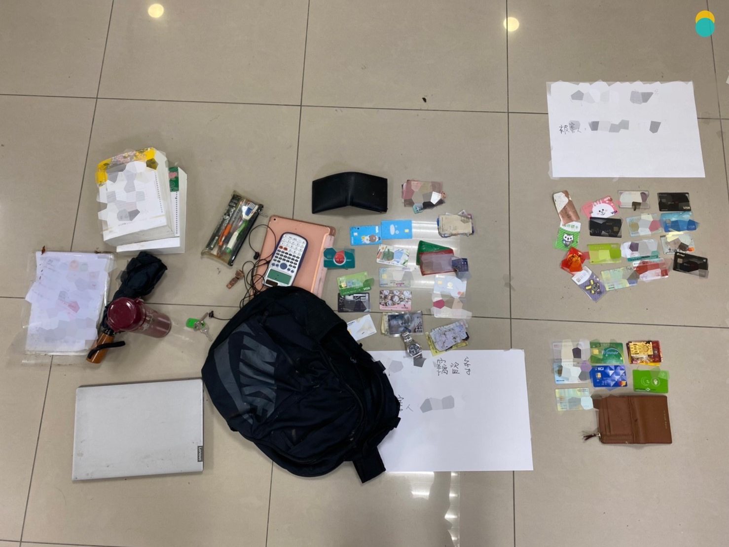 圖片說明:嫌犯趁民眾運動時不注意,所竊得之贓物。(記者徐煜勝翻攝)