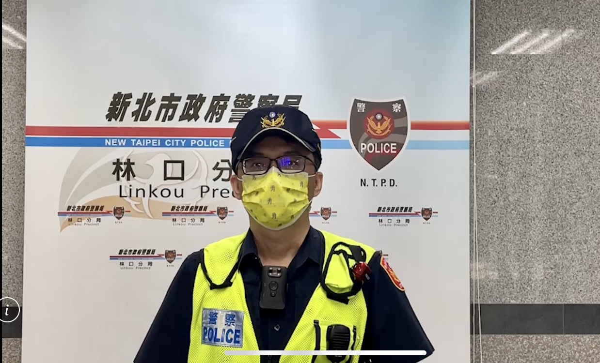 圖片說明:林口分局忠孝所副所長林家益說明案情畫面。(記者趙靜姸翻攝)
