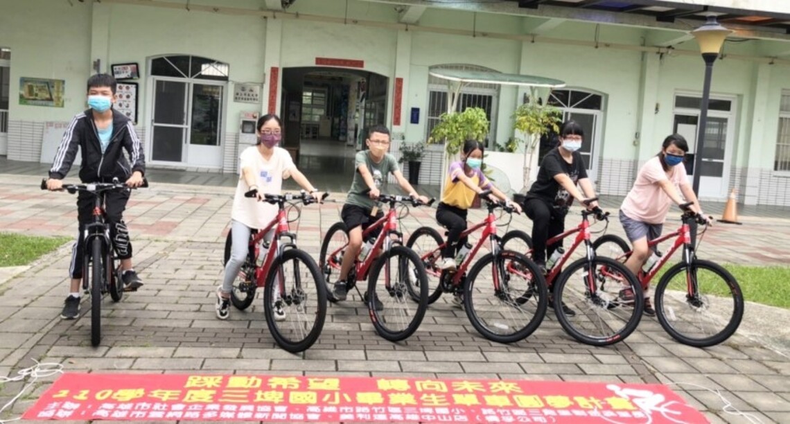 最好的畢業禮 三埤國小畢業生獲贈自行車畢業禮