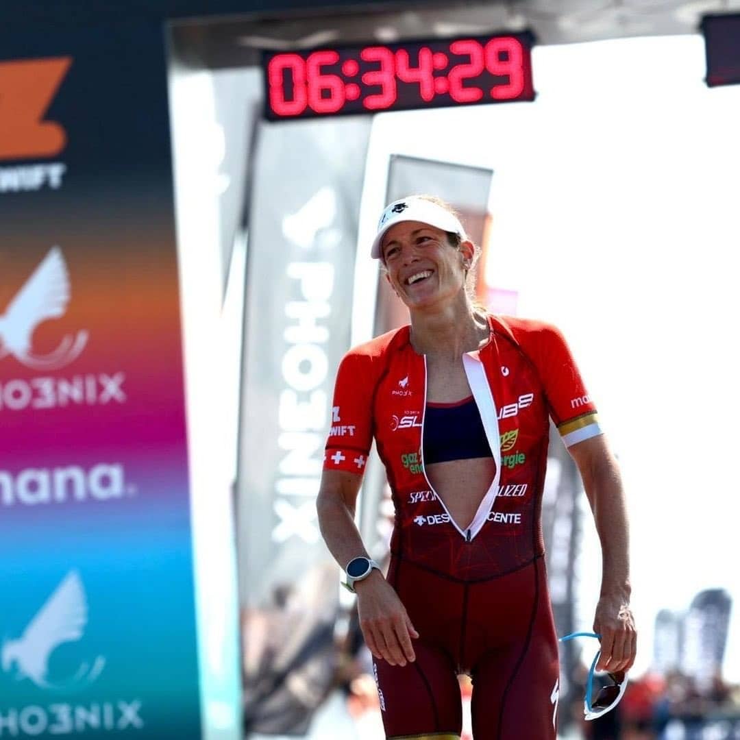 Nicola Spirig 最終也以 7 小時 34 分 19 秒完成。圖片來源：nicolaspirigofficial