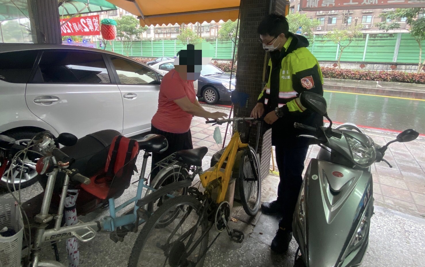 圖片說明:樹林分局山佳派出所員警在48小時內火速尋獲該部腳踏車及緝獲竊嫌,全案依竊盜罪嫌函送法辦。(記者徐煜勝翻攝)