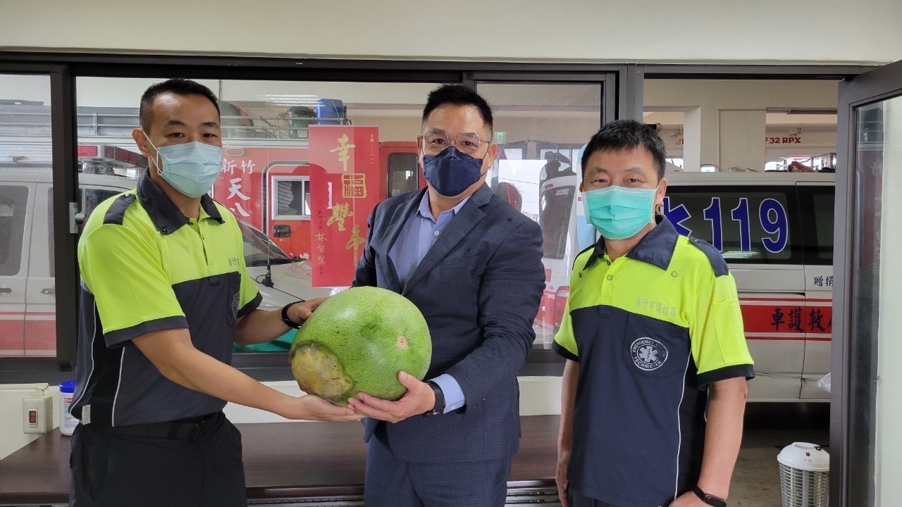 疫情延燒 消防同仁克盡職責 林耕仁慰問新竹市消防隊