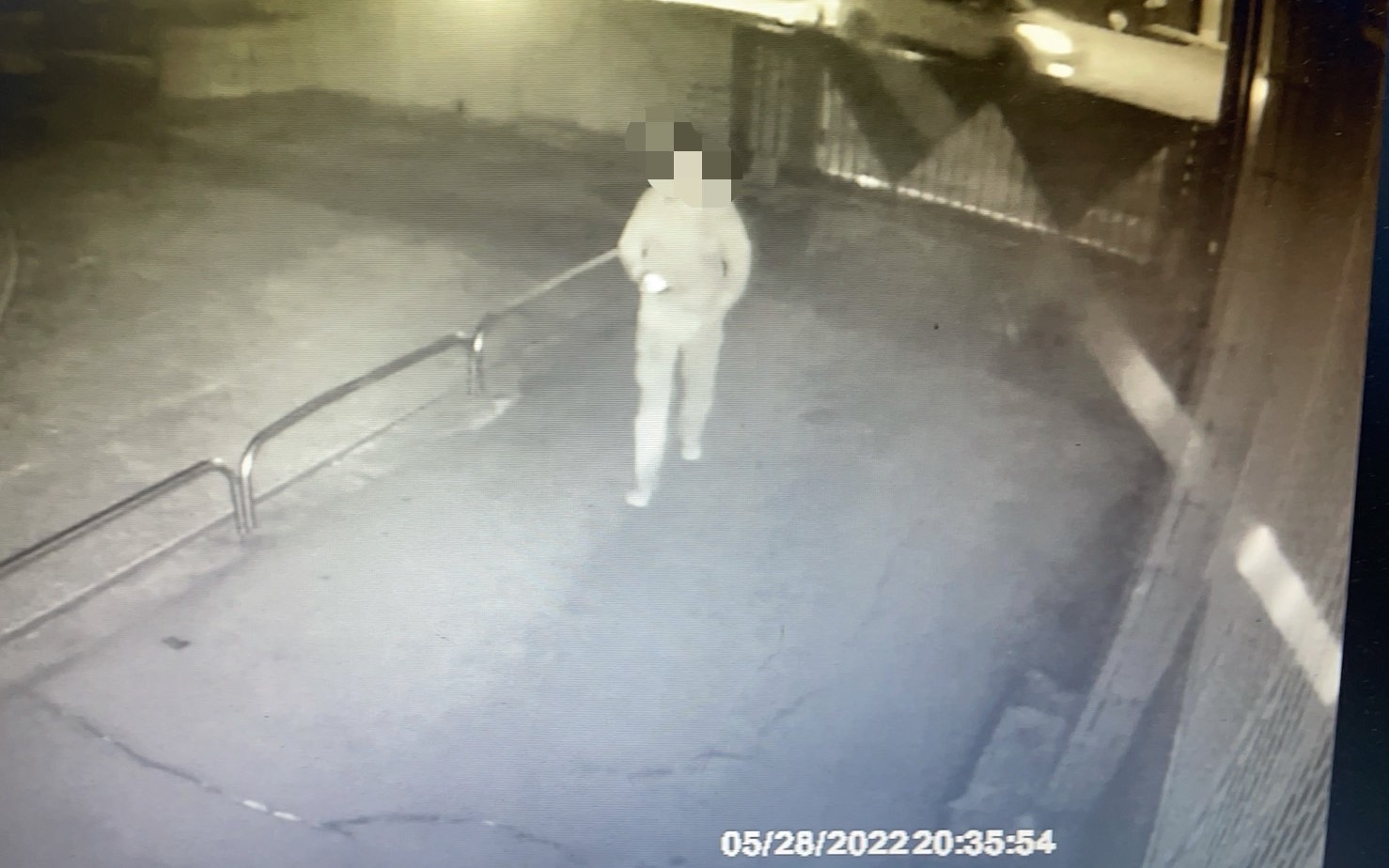 ▲警方調閱周邊監視器,鎖定懸掛假車牌休旅車之可疑男子 (圖/苗栗縣警察局 提供)