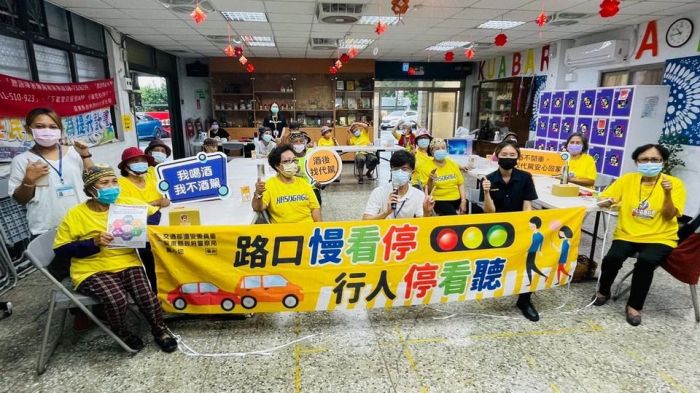枋警走入原民部落 向高齡者交通安全宣導