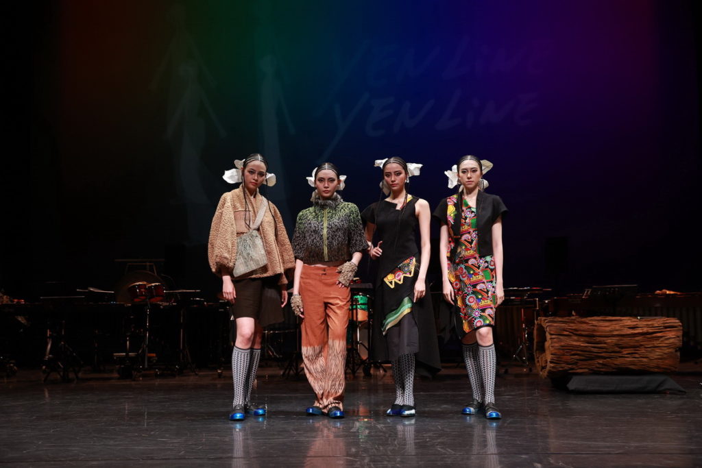 YENLINE攜手極光打擊樂團共譜《Lala Ban與祖靈的對話》永續時尚展演，YENLINE2022-2023秋冬新品正式亮相，將噶瑪蘭族傳統文化與時尚潮流的結合，體現噶瑪蘭族百年文化之美_2（圖由YENLINE提供）
