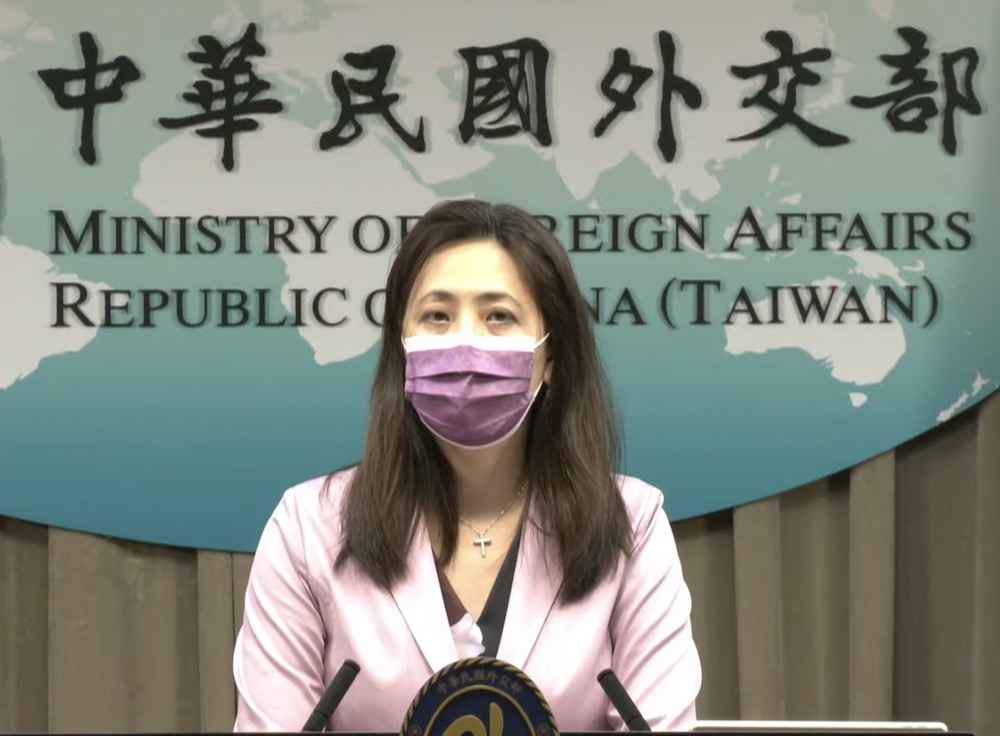斯洛伐克訪團成員確診 外交部:第一時間通報指揮中心 現無異狀 34 斯洛伐克國會訪團尚在台灣,卻傳出斯國訪團成員確診,外交部發言人歐江安9日說明,外交部已經在第一時間已立即通報中央流行疫情指揮中心。