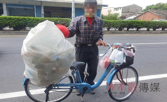 環保尖兵收穫滿滿卻迷路　虎警暖心助阿伯平安返家