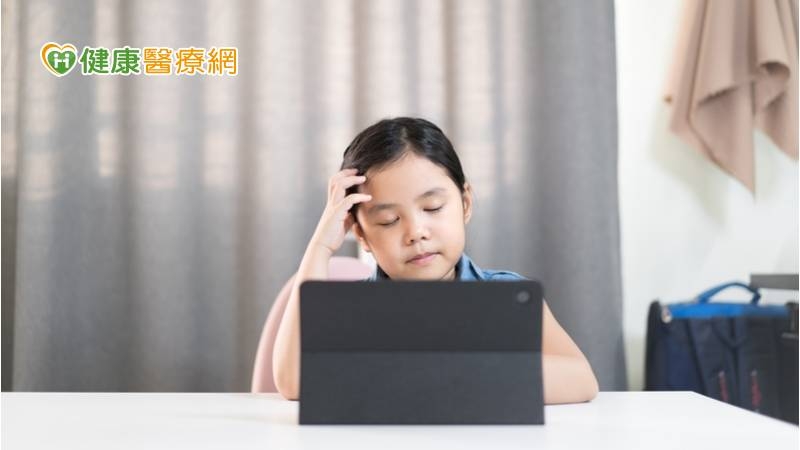 居家視訊「假」上課 親子溝通降緊張情緒