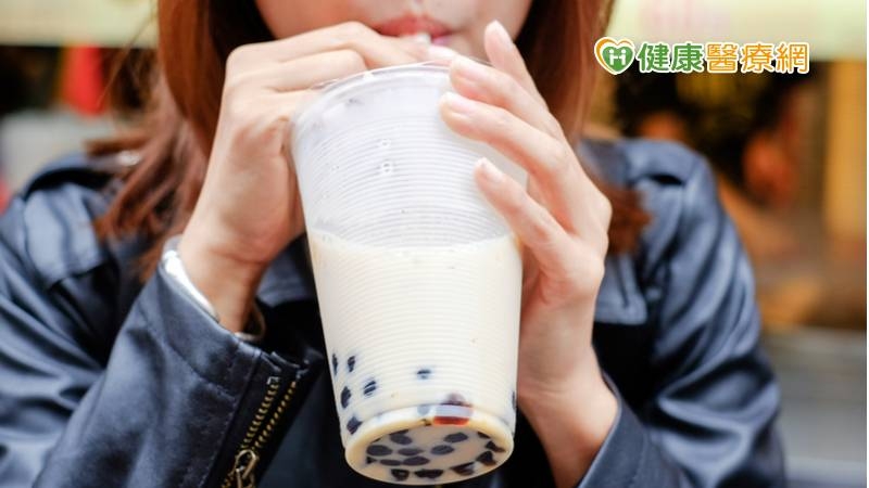 吃飯必配手搖飲? 當心「這些風險」暴增