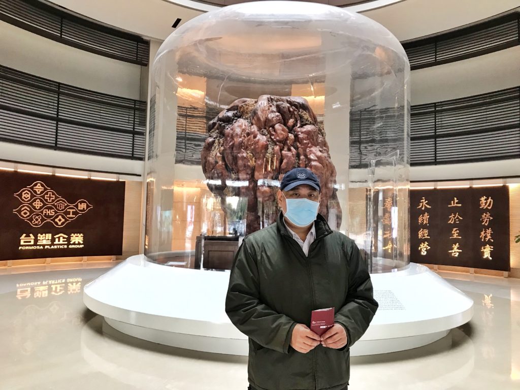 今年有七所大學的國際排名均有顯著提升(圖為筆者在長庚大學博物館留影)