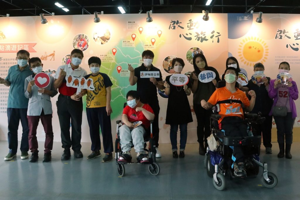 伊甸萬芳啟能中心辦理「啟動心旅行」成果展,邀請民眾前來觀賞,感受身障創作者的生命力