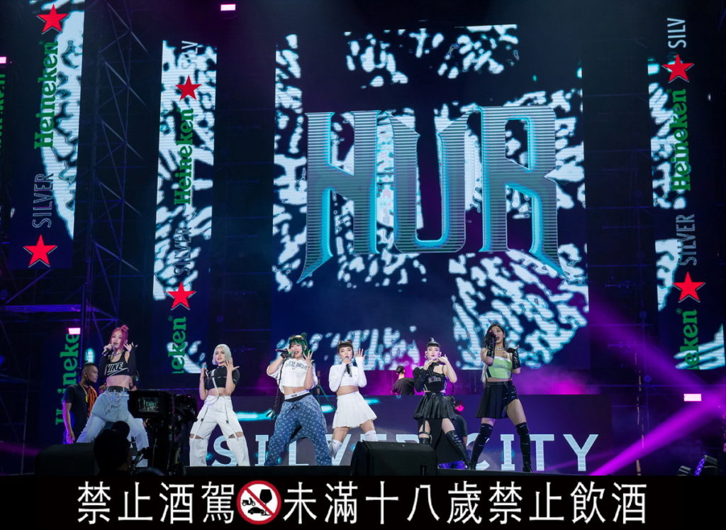 新生代女團HUR在「海尼根Silver City星銀音樂節」大展舞技
