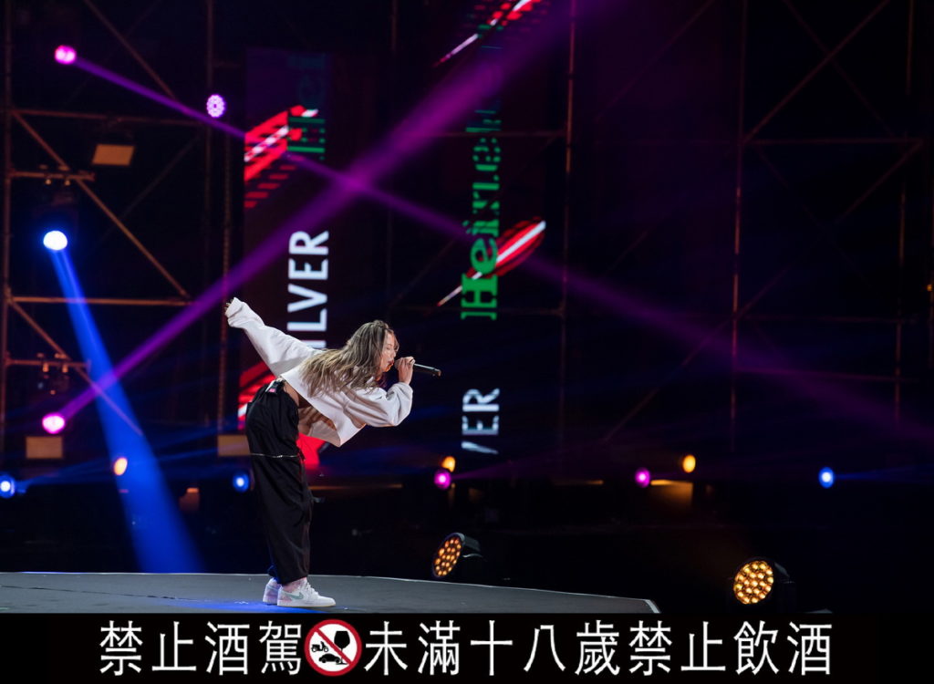 DJ KAKU與歌手Chiko帶來精彩的演出