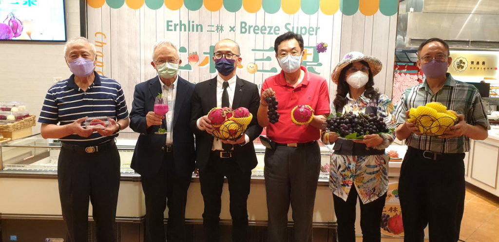 為了向全國消費者推廣吃的消暑也吃得健康的二林三果,二林鎮公所與微風超市合作三年在台北微風超市進行展售