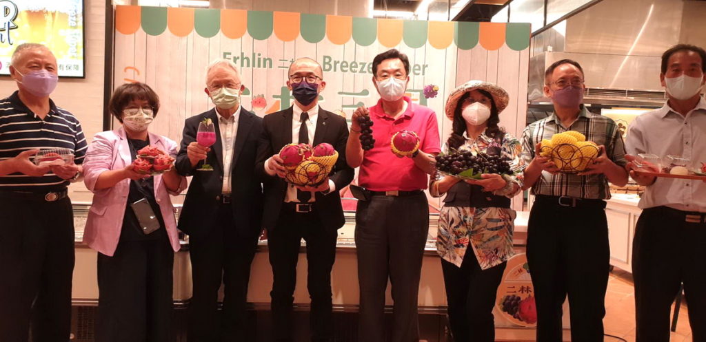 二林三果的優質農產品給北部鄉親品嘗外,也幫助二林在地農民拓展銷售通道,增加在地農民收入。