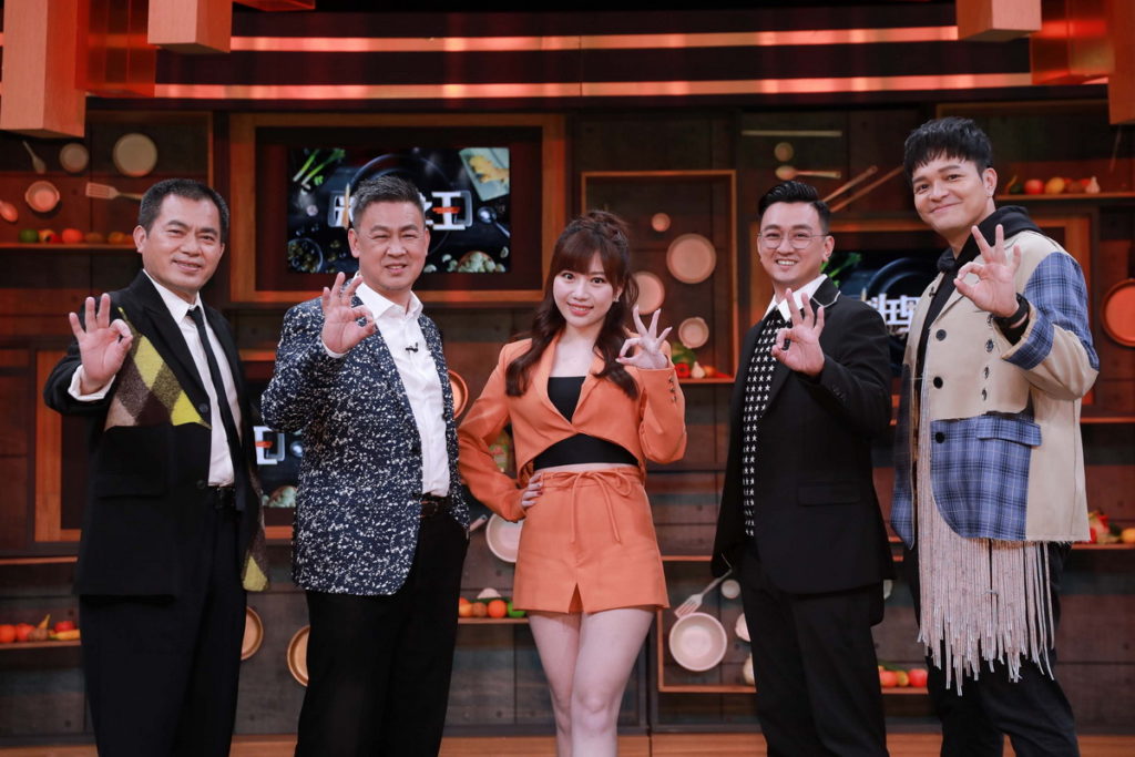 蔡尚樺(中)代班主持料理之王3 (圖/料理之王3提供)