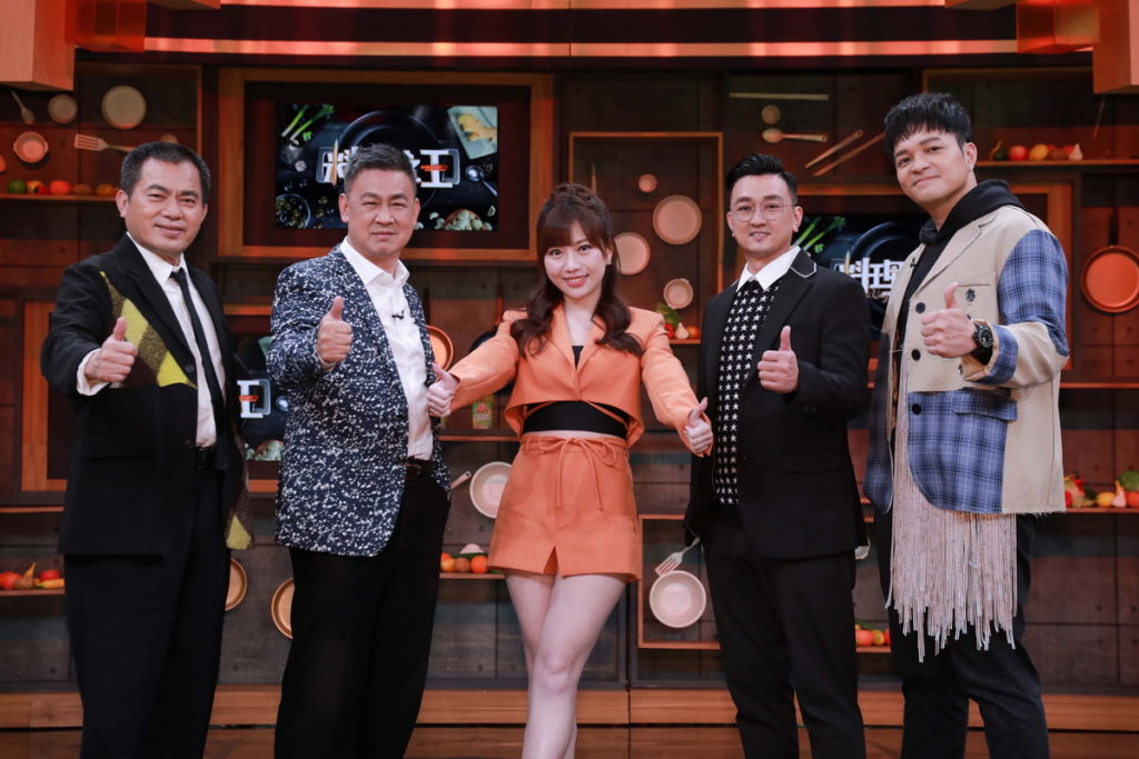 蔡尚樺(中)代班主持料理之王3(圖/料理之王3提供)