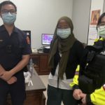 ▲沈姓外籍女大生錯搭南下列車到新埔車站,員警全力協助返回台北 (圖/苗栗縣警察局 提供)