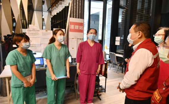新北集中檢疫中心收治量能全國最多 侯友宜慰問醫護及工作同仁辛勞