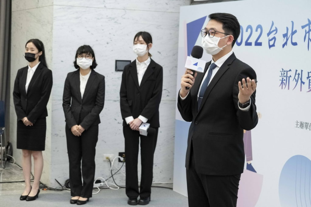 「2022 臺北市跨境電商產學實作總決賽」現場學生展現實作成果爭取冠軍。